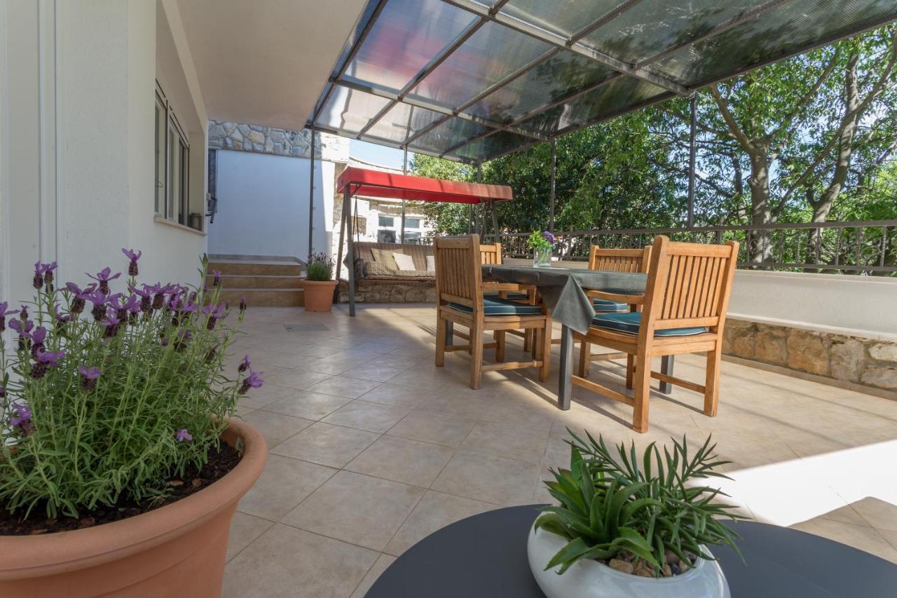 Mamma Mia Apartments-City Center Hvar Town Exterior photo